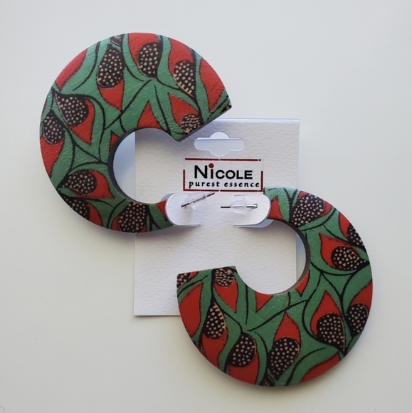 Nicole Purest Essence  Red and Green Hoop Earrings - Picture 1 of 2